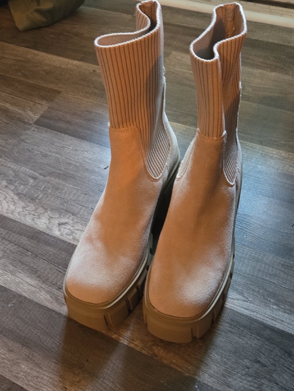 Steve Madden Ribbed Chelsea Lug Boots in Beige